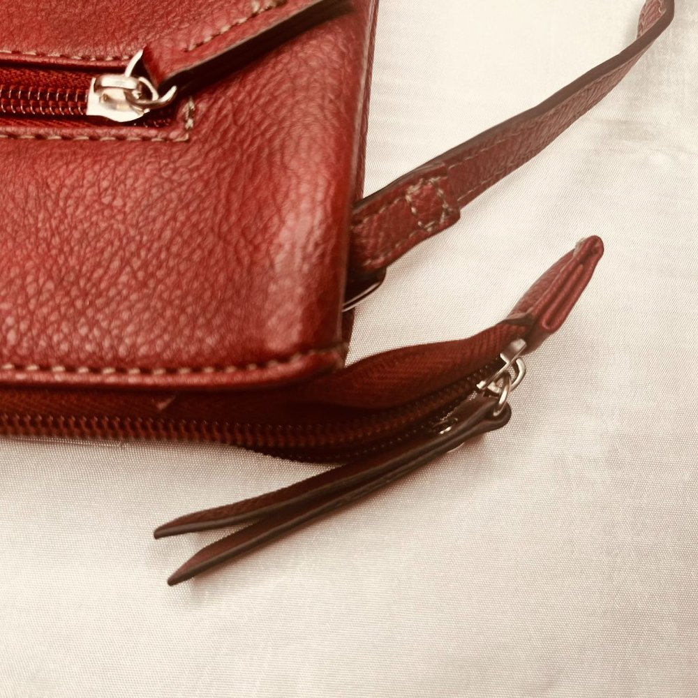 Vintage Roots Leather Crossbody Bag – 1990s - Picture 9 of 10